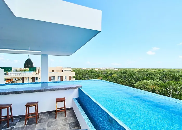 Luxury 2 Story Penthouse With Private Pool, Gym & Rooftop Apartamento