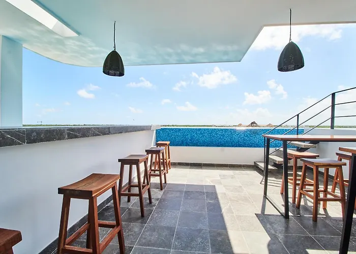 Luxury 2 Story Penthouse With Private Pool, Gym & Rooftop