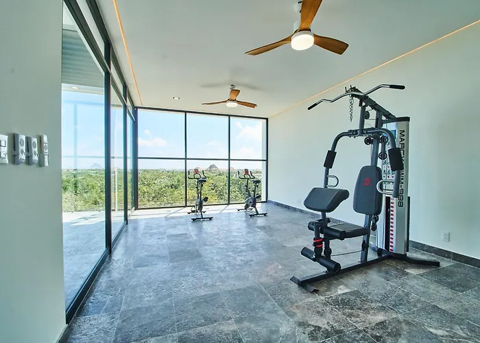Luxury 2 Story Penthouse With Private Pool, Gym & Rooftop Apartamento
