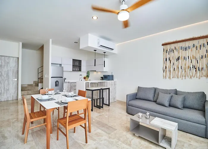 Luxury 2 Story Penthouse With Private Pool, Gym & Rooftop Apartamento